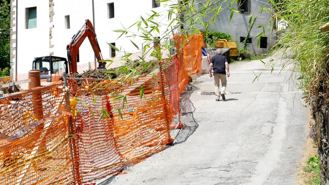 Ponte Sospeso, strada riaperta. Il cantiere prosegue con gli scavi Ponte Sospeso, strada riaperta. Il cantiere prosegue con gli scavi