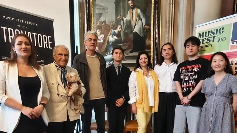 Sessanta studenti di pianoforte, archi e voce da tutto il mondo, 40 professori dai migliori conservatori e accademie, due orchestre,... Sessanta studenti di pianoforte, archi e voce da tutto il mondo, 40 professori dai migliori conservatori e accademie, due orchestre,...