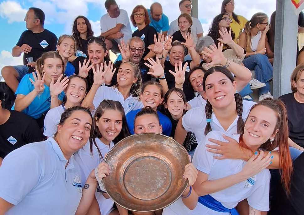 https://www.lanazione.it/image-service/view/acePublic/alias/contentid/NGI0ZmZkOTMtNjJiMi00/0/ragazze-del-mar-nero-quinto-successo.jpeg?f=1.90:1&w=1200