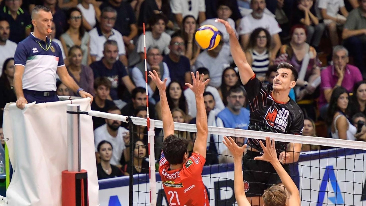 I block-devils sudano e conquistano il torneo. Sotto di due set non si arrendono e recuperano. Dalle bande dominano Plotnytskyi, Ben Tara e Semeniuk. Ishikawa mette a terra il punto finale. I block-devils sudano e conquistano il torneo. Sotto di due set non si arrendono e recuperano. Dalle bande dominano Plotnytskyi, Ben Tara e Semeniuk. Ishikawa mette a terra il punto finale.