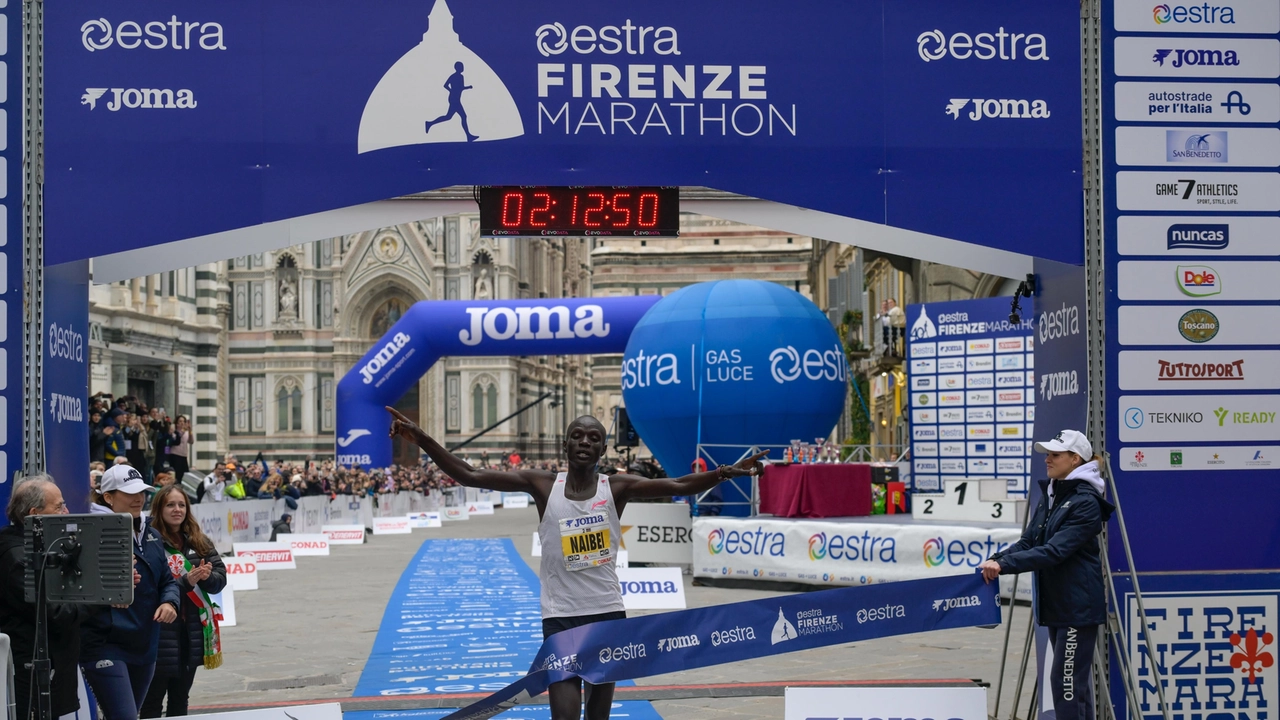 Firenze Marathon 2024, l'arrivo vittorioso di Kiplimo Naibei (Jacopo Canè/Fotocronache Germogli) Firenze Marathon 2024, l'arrivo vittorioso di Kiplimo Naibei (Jacopo Canè/Fotocronache Germogli)