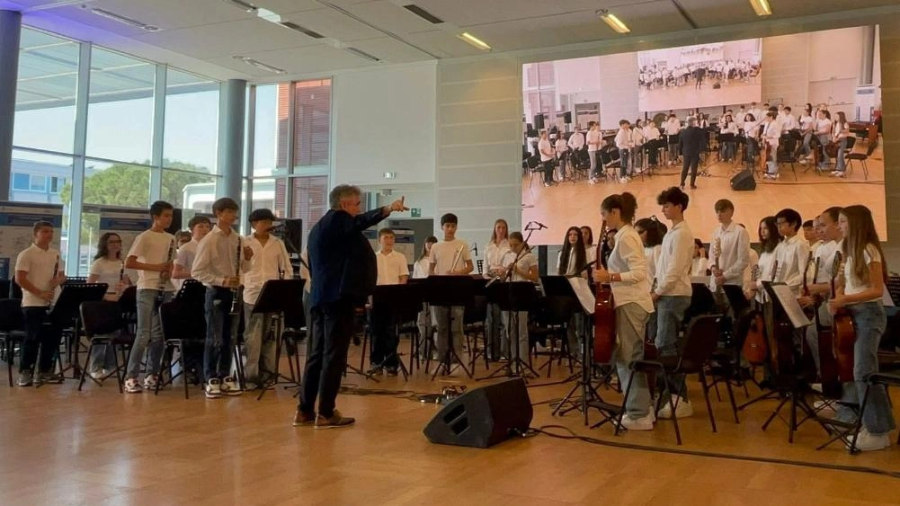 Un saggio di musica alla scuola ’Iris Origo’ di Montepulciano Un saggio di musica alla scuola ’Iris Origo’ di Montepulciano