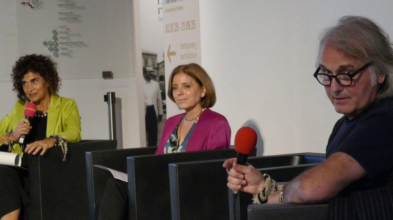 Il vertice di Lyria (Riccardo Bruni e Cristina Catani) ieri durante l’evento al Museo del tessuto Il vertice di Lyria (Riccardo Bruni e Cristina Catani) ieri durante l’evento al Museo del tessuto
