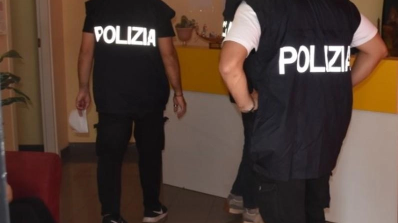 Sesso nei centri massaggi. La Polizia ne chiude tre in città e nella Piana