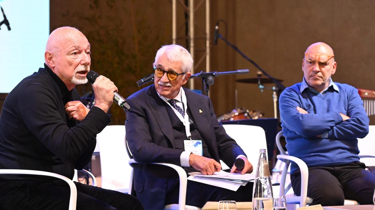 Paolo Nori, Gaetano Scognamillo e Giordano Bruno Guerri al dibattito di apertura sulla cultura e l’Europa Paolo Nori, Gaetano Scognamillo e Giordano Bruno Guerri al dibattito di apertura sulla cultura e l’Europa
