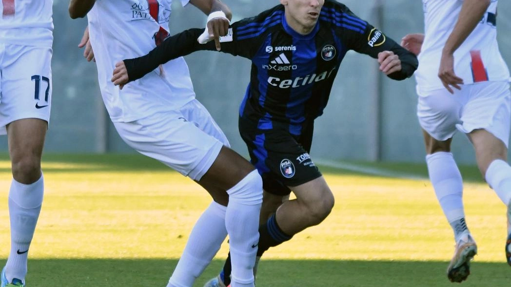 Carrarese Via alla prevendita per la Coppa Italia. Rincaro abbonamenti, malcontento tra i tifosi
