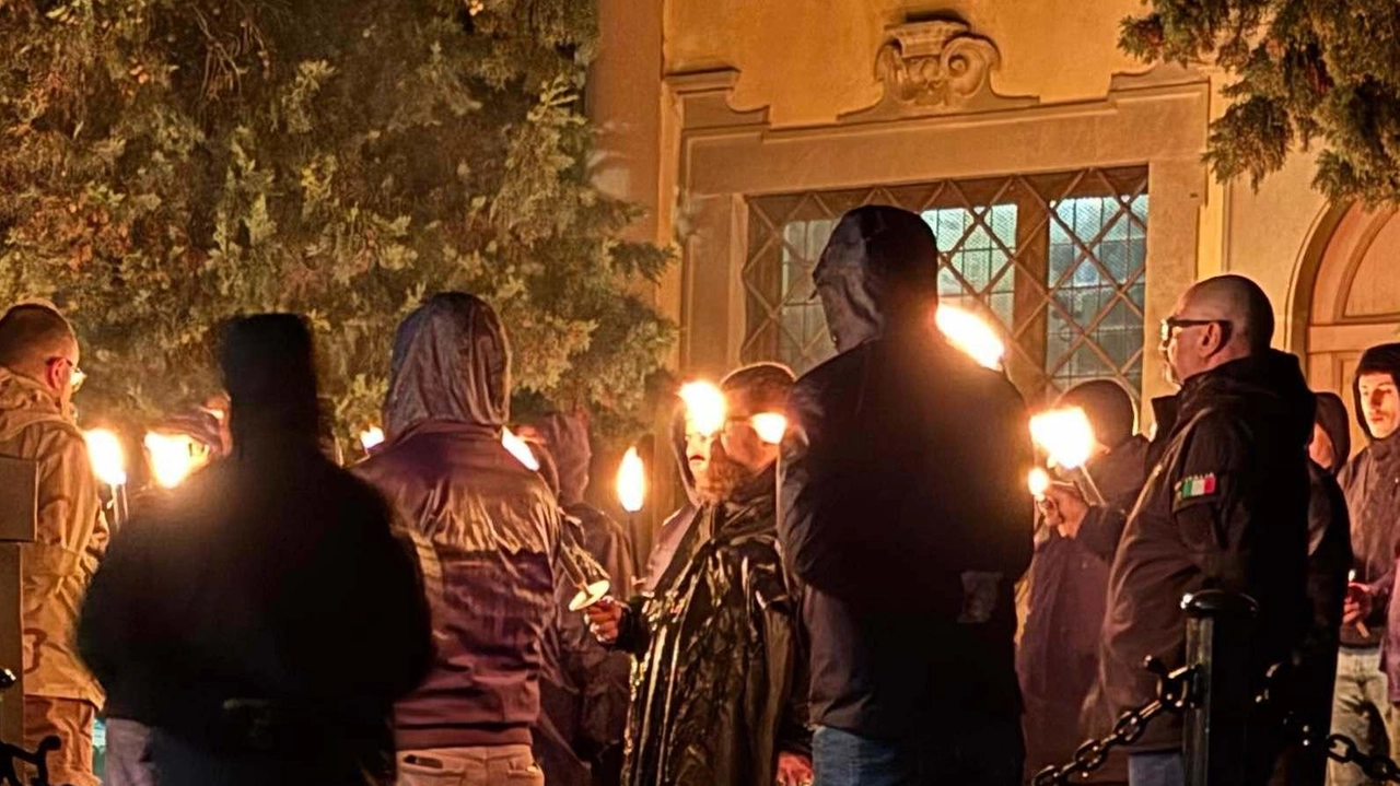 I militanti di estrema destra, di Casapound e Lealtà Azione si sono ritrovati mercoledì sera a Settignano per la commemorazione... I militanti di estrema destra, di Casapound e Lealtà Azione si sono ritrovati mercoledì sera a Settignano per la commemorazione...