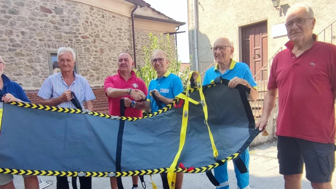 Il telo tecnico consentirà di portare i feriti con l’ausilio di soli due soccorritori anziché tre