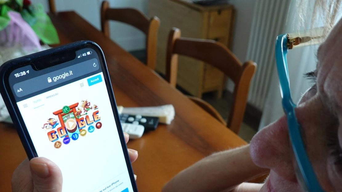 FOSSATO DI VICO - Il circolo Acli “Ora et Labora“ organizza il corso “Anziani + Smart“. La singolare iniziativa... FOSSATO DI VICO - Il circolo Acli “Ora et Labora“ organizza il corso “Anziani + Smart“. La singolare iniziativa...