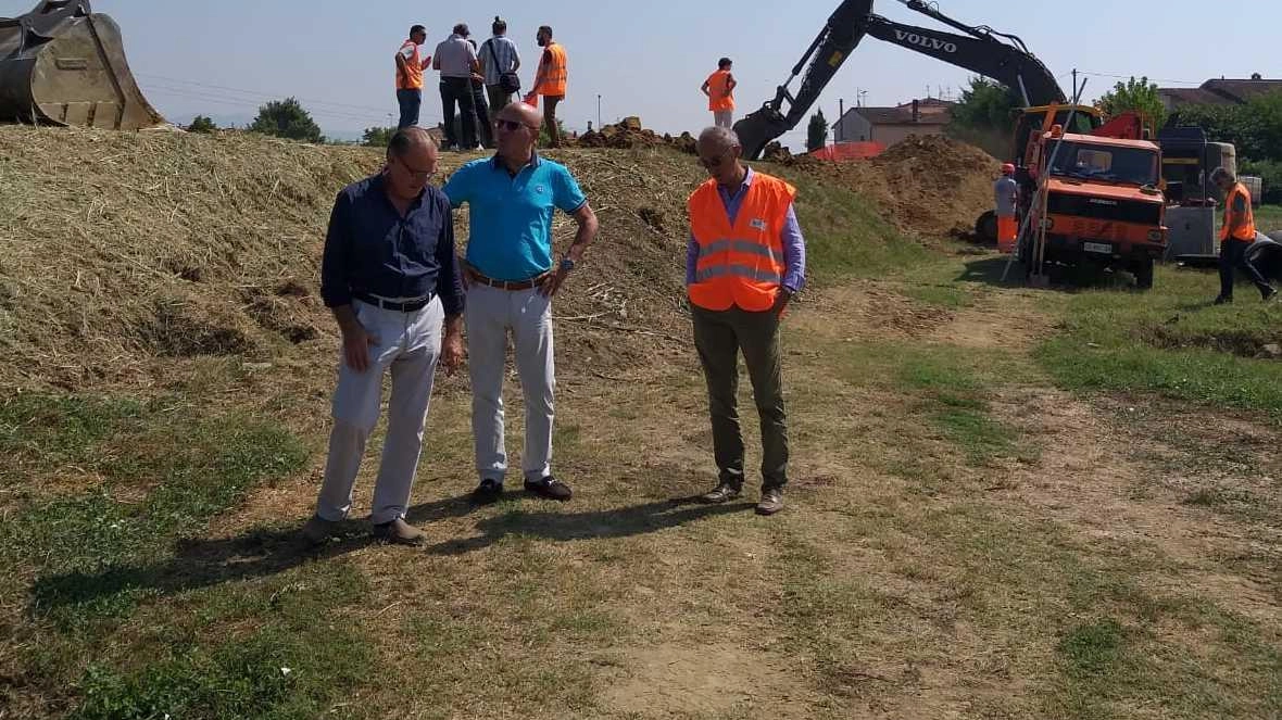 Un precedente intervento del Consorzio di Bonifica sul torrente Stella. La parte interessata riguarda i due argini. in località Ponte alla Catena fino alla cassa di espansione di Case Carlesi a Quarrata Un precedente intervento del Consorzio di Bonifica sul torrente Stella. La parte interessata riguarda i due argini. in località Ponte alla Catena fino alla cassa di espansione di Case Carlesi a Quarrata