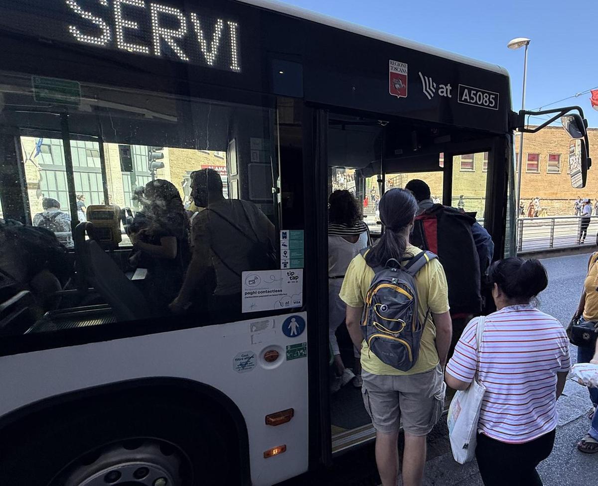 In attesa della prima campanella. Più autobus per gli studenti. Corse pomeridiane al mercoledì In attesa della prima campanella. Più autobus per gli studenti. Corse pomeridiane al mercoledì