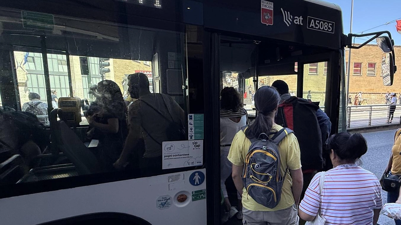 Autolinee Toscane intensifica i viaggi per accompagnare a scuola i ragazzi degli istituti cortonesi . Autolinee Toscane intensifica i viaggi per accompagnare a scuola i ragazzi degli istituti cortonesi .