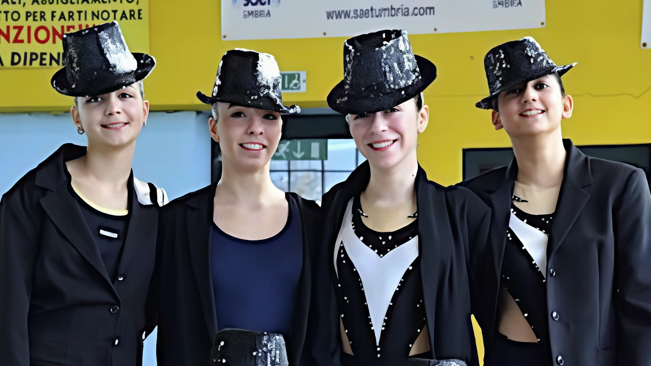 PERUGIA Bravura e spettacolarità al saggio natalizio delle oltre ottanta atlete della Libertas Rari Nantes che si sono esibite nel... PERUGIA Bravura e spettacolarità al saggio natalizio delle oltre ottanta atlete della Libertas Rari Nantes che si sono esibite nel...