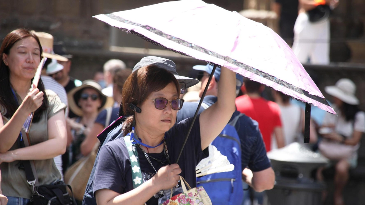 Temperature record in città e nel resto della provincia con picchi che ieri hanno sfiorato i. 40 gradi Temperature record in città e nel resto della provincia con picchi che ieri hanno sfiorato i. 40 gradi