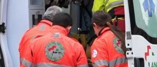 Ambulanza si scontra con un’auto