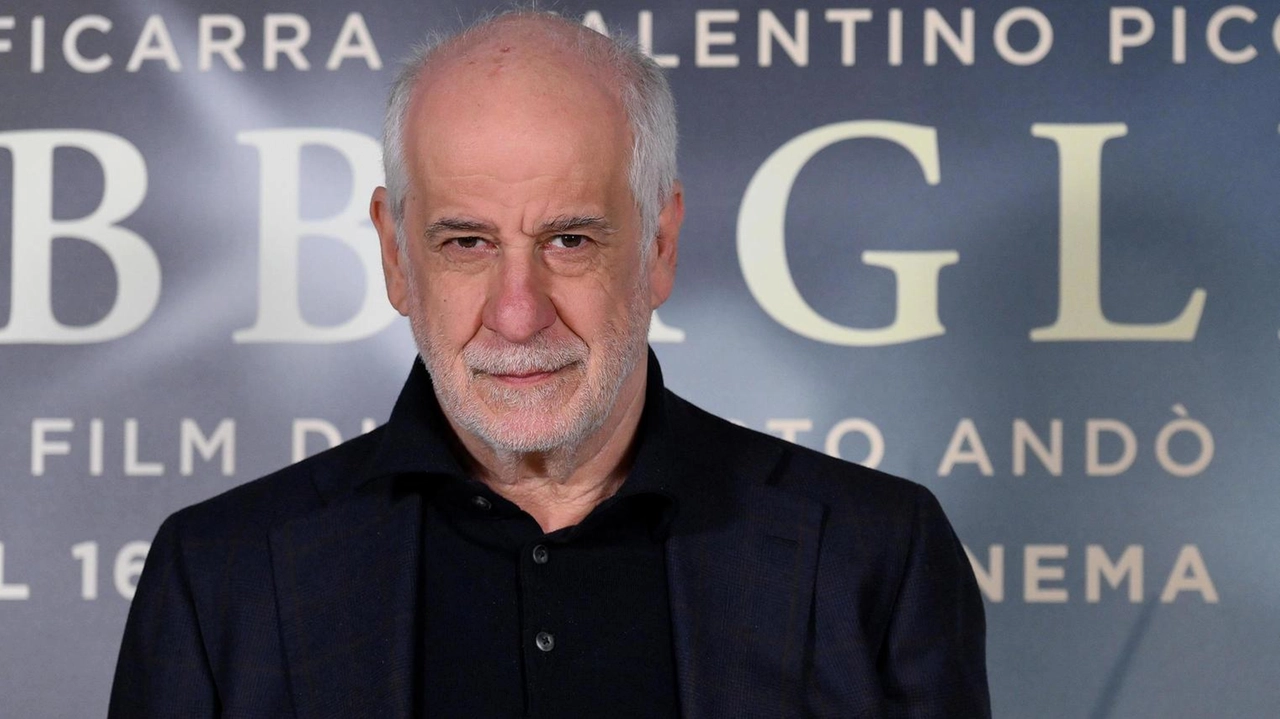 Toni Servillo apre la stagione della Pergola con l’omaggio ad Antonio Neiwille Toni Servillo apre la stagione della Pergola con l’omaggio ad Antonio Neiwille