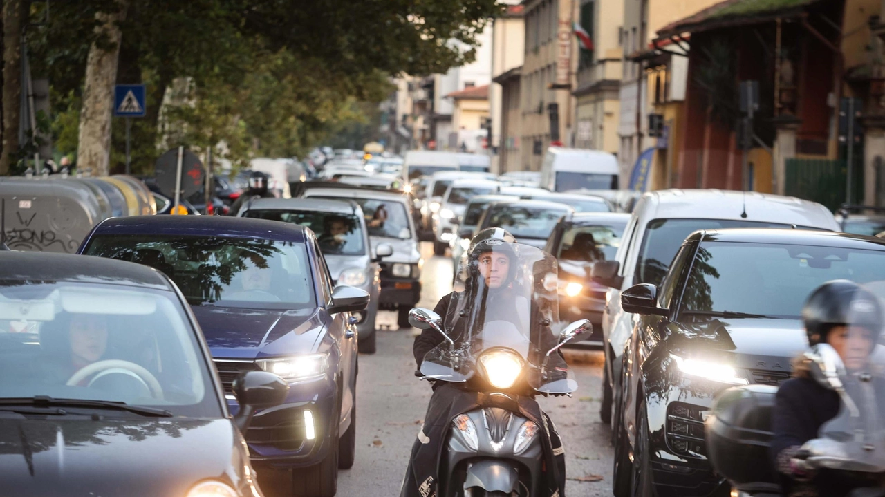 Traffico sulle strade (foto di archivio) Traffico sulle strade (foto di archivio)