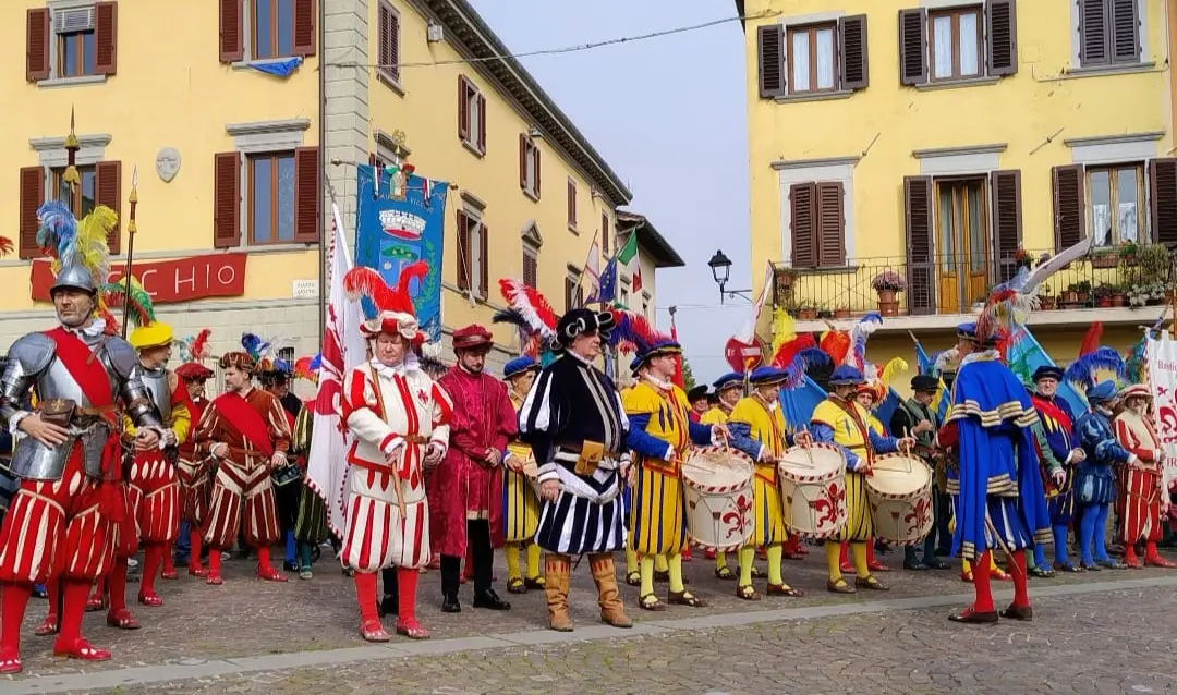 Vicchio fa un tuffo nel passato: corteo, palio e Calcio Storico