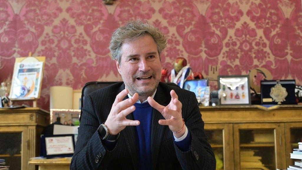 Il sindaco Mario Pardini durante il “question time“ di fine anno a Palazzo Orsetti (foto Alcide) Il sindaco Mario Pardini durante il “question time“ di fine anno a Palazzo Orsetti (foto Alcide)