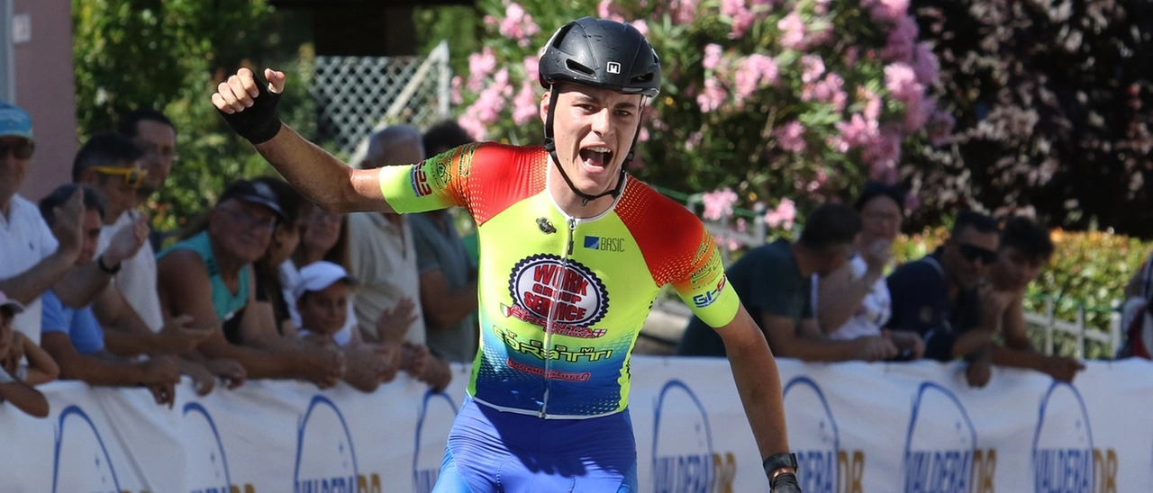 Ciclismo, l'australiano Manion dette legge nel Giro della Valdera