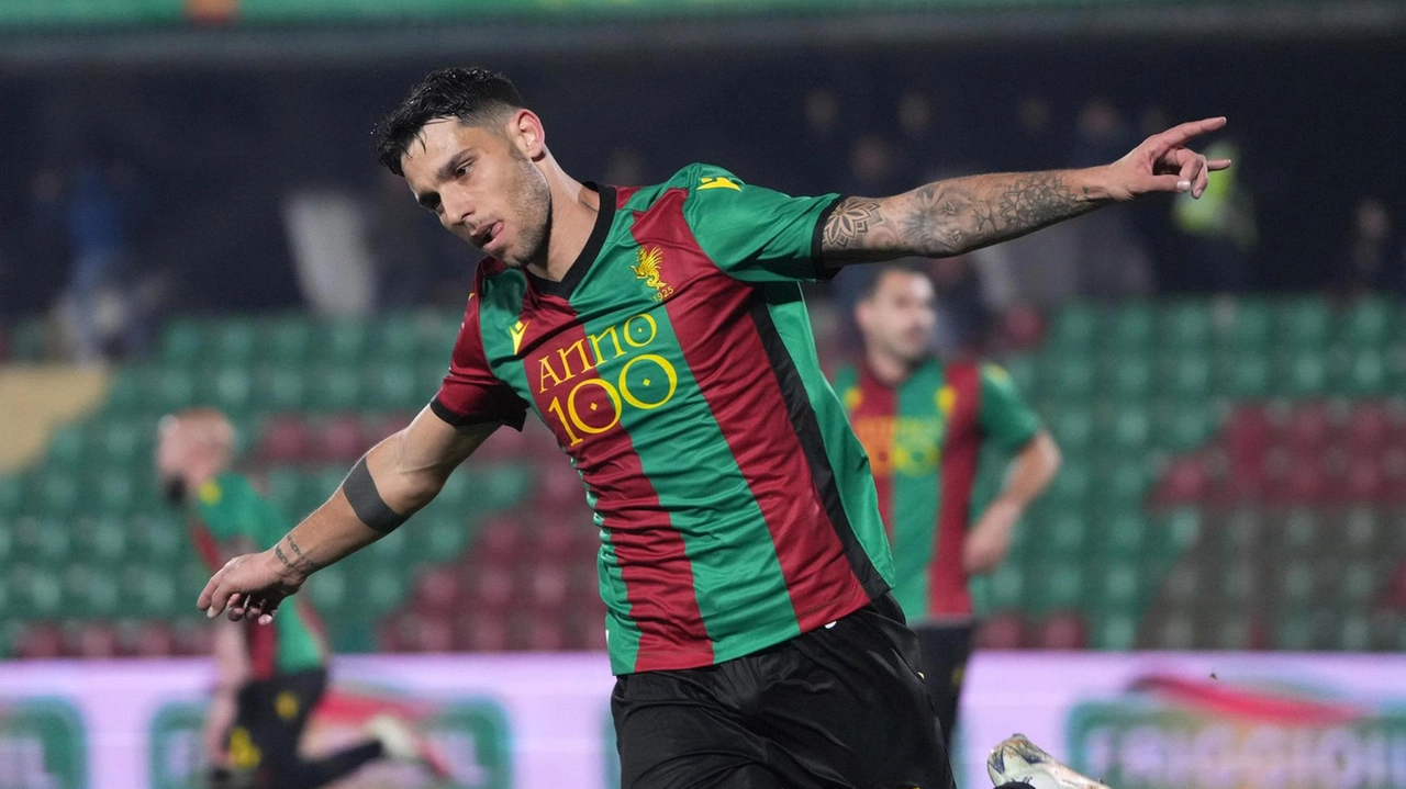 Due gol per il bomber rossoverde Cicerelli Due gol per il bomber rossoverde Cicerelli