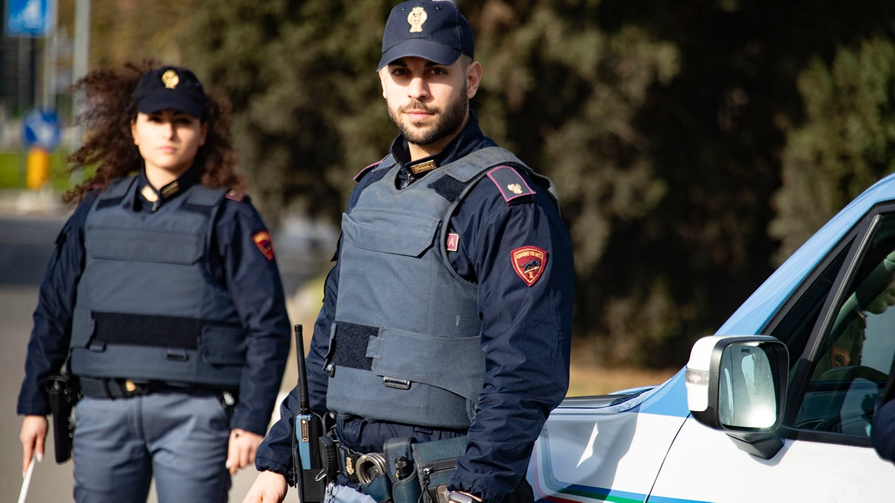 L'uomo, responsabile delle aggressioni con la siringa, è stato arrestato dalla polizia di Pisa