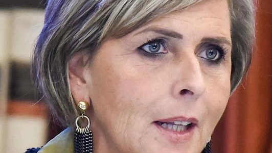 La deputata di FdI La Porta: "Ci rimettono solo i cittadini e le imprese". Attacco di Mazzetti (Forza Italia): "Dem campioni del non scegliere". E il leghista Galli chiede di rivedere tutto perché "vinceranno i ricorsi". La deputata di FdI La Porta: "Ci rimettono solo i cittadini e le imprese". Attacco di Mazzetti (Forza Italia): "Dem campioni del non scegliere". E il leghista Galli chiede di rivedere tutto perché "vinceranno i ricorsi".