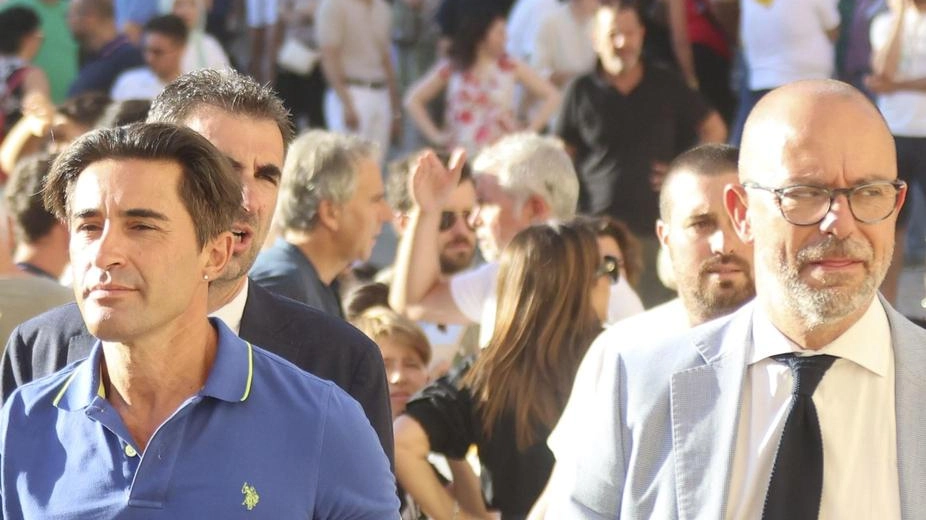 Il capitano Cappannoli fa tesoro delle valutazioni su Provenzano "Per una Contrada che non vince da 17 anni va evitato di trovarsi in una situazione per cui ti giochi in un attimo il biglietto della lotteria" . Il capitano Cappannoli fa tesoro delle valutazioni su Provenzano "Per una Contrada che non vince da 17 anni va evitato di trovarsi in una situazione per cui ti giochi in un attimo il biglietto della lotteria" .