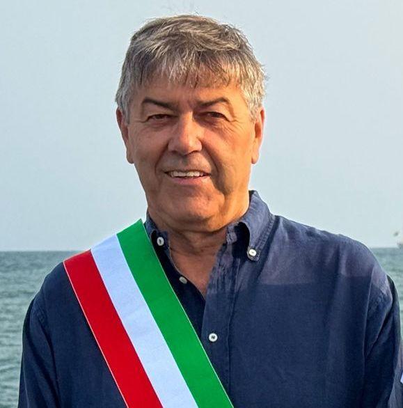 https://www.lanazione.it/image-service/view/acePublic/alias/contentid/NGJlODczOWMtYWIyMC00/0/spiaggia-di-levante-lettera-allex-gestore-per-chiarire-tutti-i-fatti.jpeg