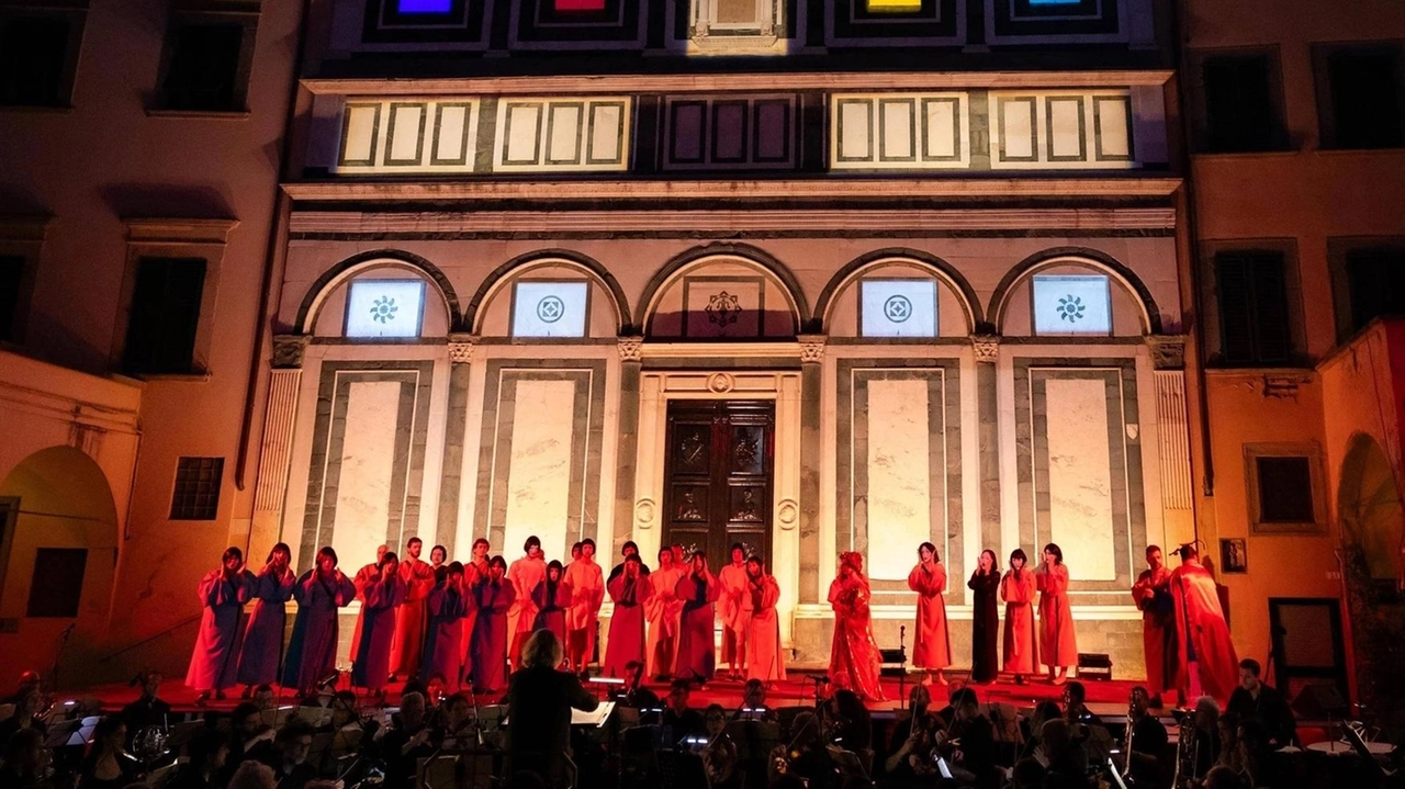 Un’immagine di un’opera lirica andata in scena sul sagrato della Collegiata a Empoli per l’ormai tradizionale evento estivo “L’Opera in piazza” Un’immagine di un’opera lirica andata in scena sul sagrato della Collegiata a Empoli per l’ormai tradizionale evento estivo “L’Opera in piazza”