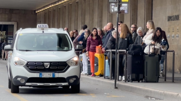 Taxi a Santa Maria Novella: si sblocca la situazione, le vetture tornano a prestare regolare servizio allo scalo ferroviario