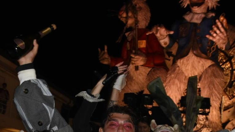 Festa all’annuncio del verdetto sulle note di "We are the champions" "Sono felice perché la costruzione è venuta come la immaginavo". Poi la dedica ai genitori, alla sorella e a quanti lo hanno aiutato. Festa all’annuncio del verdetto sulle note di "We are the champions" "Sono felice perché la costruzione è venuta come la immaginavo". Poi la dedica ai genitori, alla sorella e a quanti lo hanno aiutato.