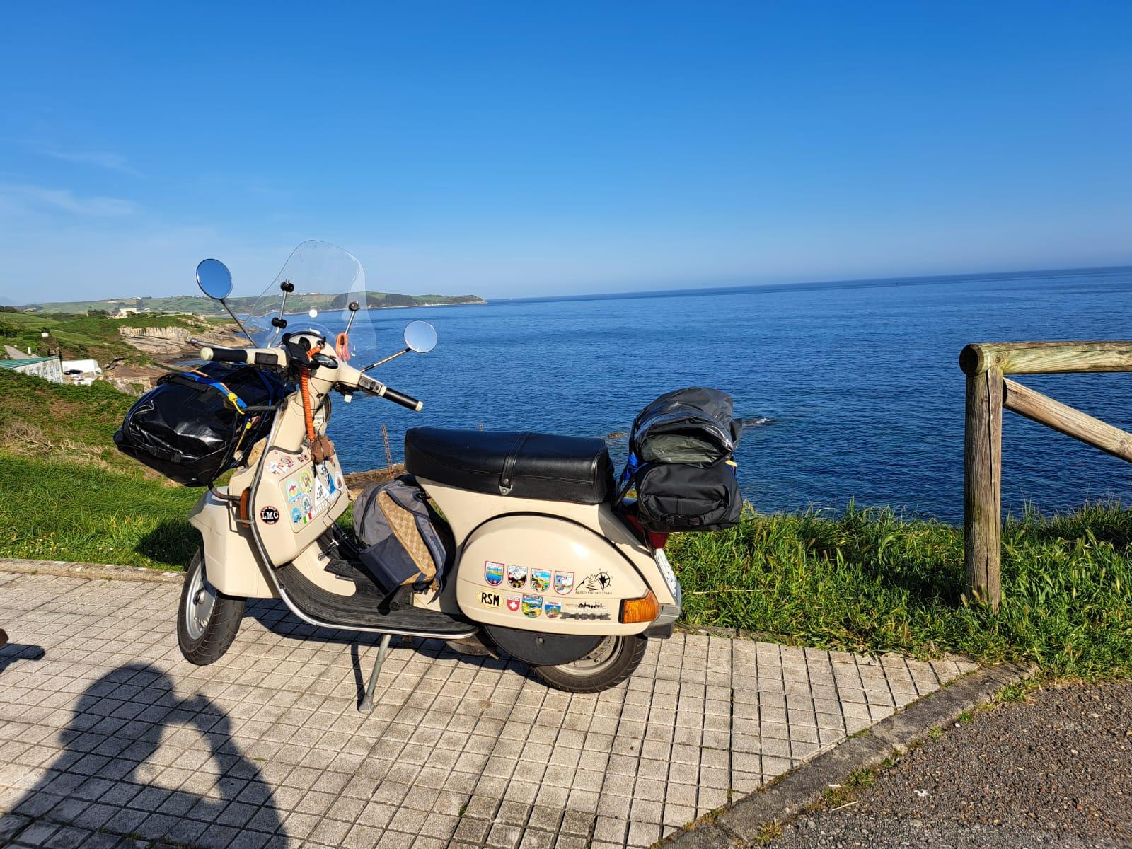 da pistoia a gij243n sulla vespa px 150 del 1981