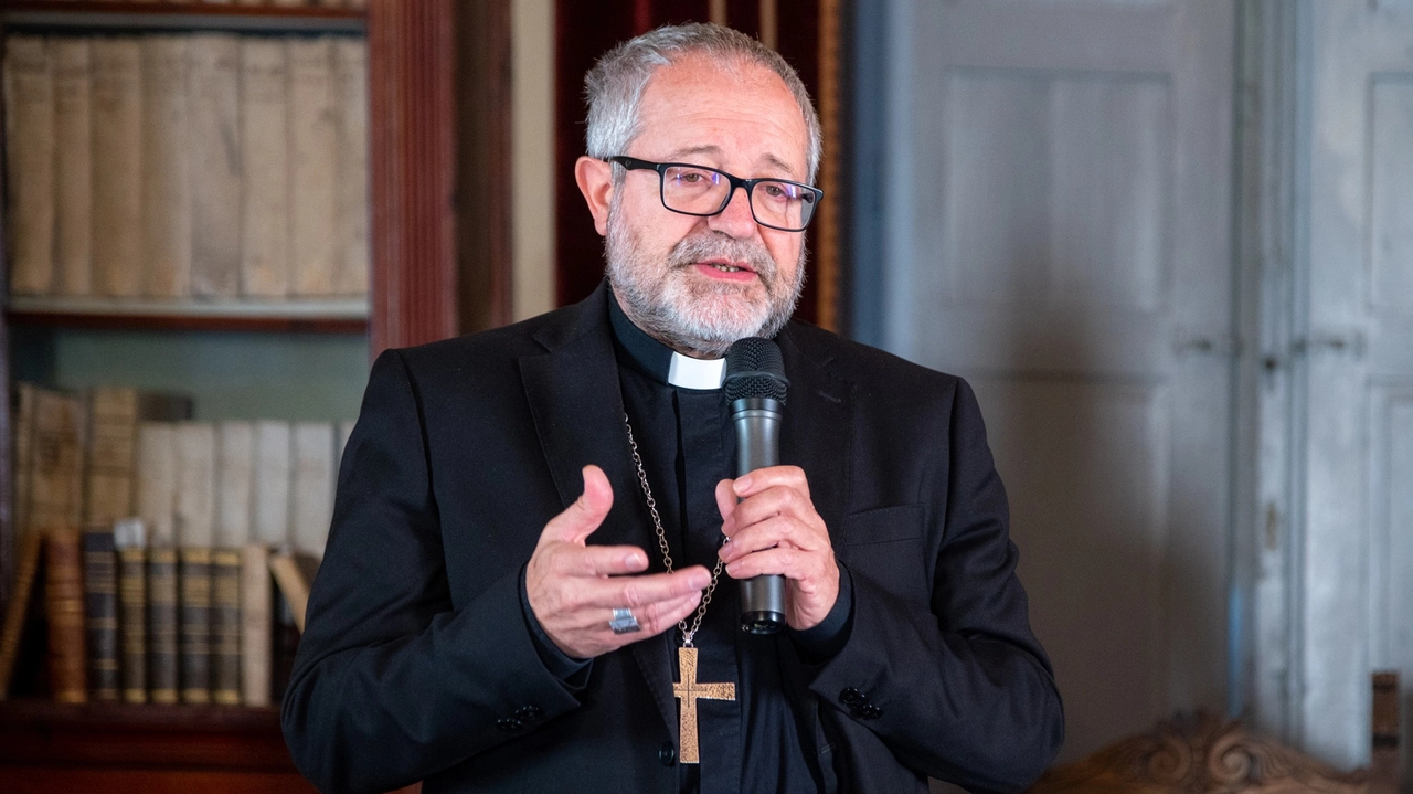 Il vescovo di San Miniato dopo il rientro da Israele: “Missili sopra di noi, ho visto tante persone disperate”