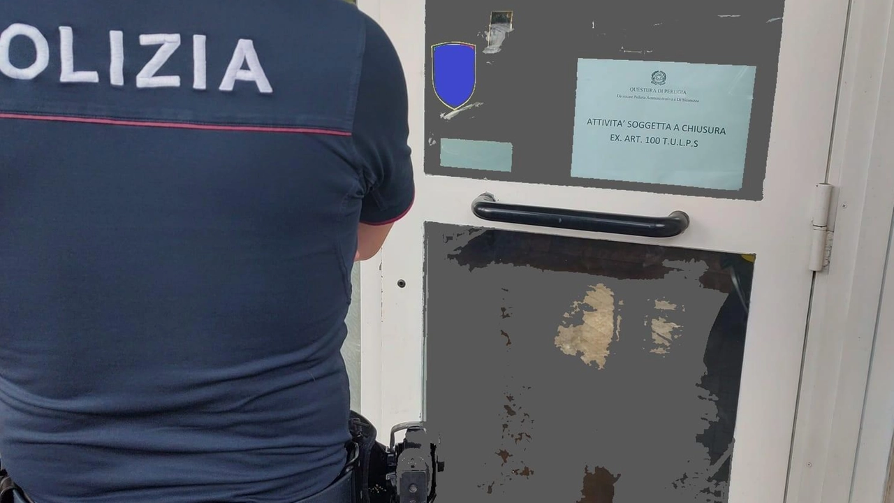 La Polizia di Perugia ha chiuso un locale a Fontivegge per 15 giorni per violente liti e presenza di individui con precedenti, a rischio ordine pubblico. La Polizia di Perugia ha chiuso un locale a Fontivegge per 15 giorni per violente liti e presenza di individui con precedenti, a rischio ordine pubblico.