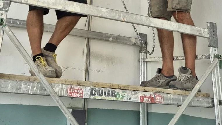 Un’iniziativa lanciata dal gruppo Osa a sostegno della manifestazione indetta per domani. La Provincia replica: "Con noi ingente piano di investimenti. Molti interventi ancora in corso".