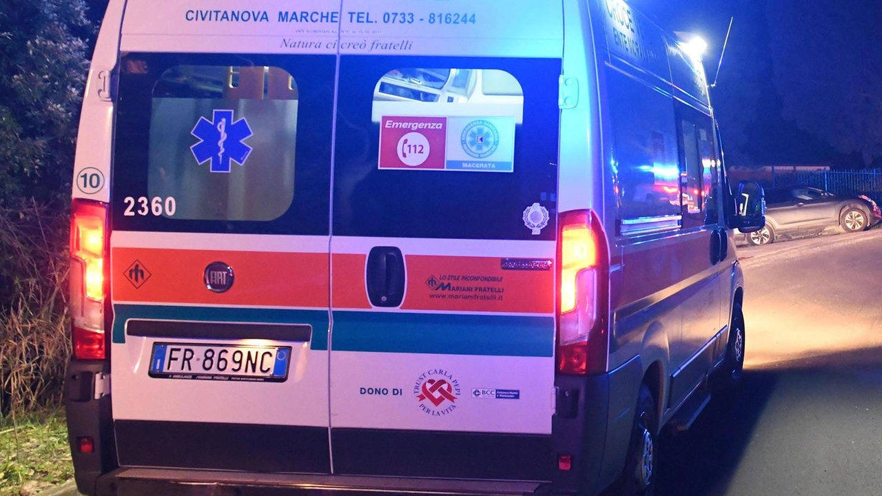 Il giovane è stato portato all’ospedale di Cisanello (Foto Archivio) Il giovane è stato portato all’ospedale di Cisanello (Foto Archivio)