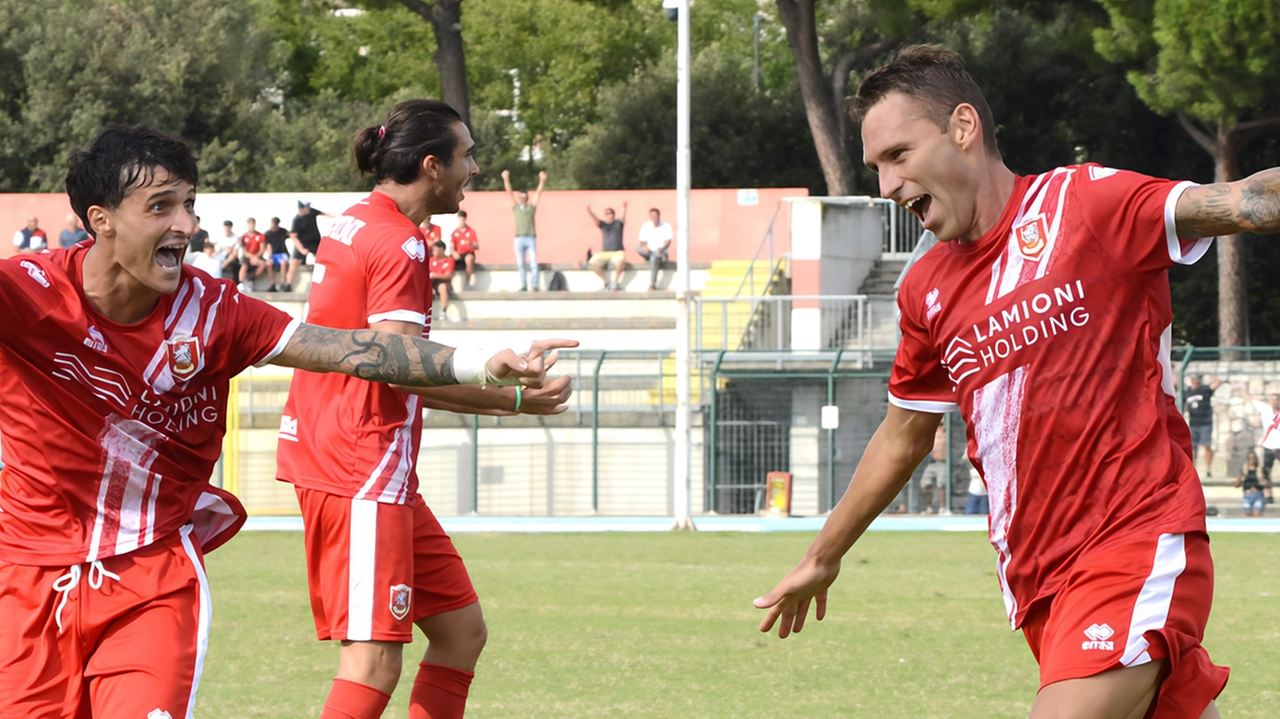 I biancorossi superano di misura un ostico Foligno e incassano tre punti. Sacchini manca il raddoppio sul finire, poi il forcing degli umbri . I biancorossi superano di misura un ostico Foligno e incassano tre punti. Sacchini manca il raddoppio sul finire, poi il forcing degli umbri .