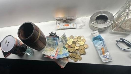 https://www.lanazione.it/image-service/view/acePublic/alias/contentid/NGM2NTlmZWMtODdlNS00/0/cameriere-recupera-le-mance-rubate-da-un-ladro-nei-locali.jpeg?f=16:9&w=1200&h=630