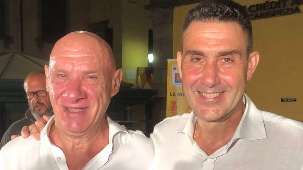Nicola Pieruccini insieme al generale. Roberto Vannacci. chiamato in causa dalla sindaca in tema di razzismo. Pieruccini minaccia querele a chiunque lo accusi Nicola Pieruccini insieme al generale. Roberto Vannacci. chiamato in causa dalla sindaca in tema di razzismo. Pieruccini minaccia querele a chiunque lo accusi