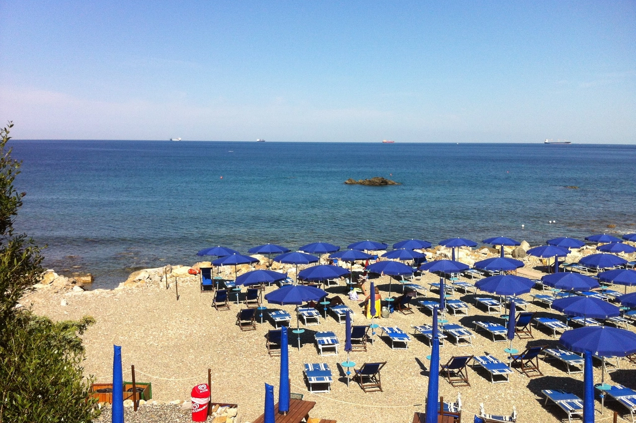 Il Boccale: è qui una delle Bandiere Blu che premiano la città di Livorno. Il mare in città viene considerato ottimo dalla Fee, che assegna i premi  (Fonte: pagina Fb Marina del Boccale)