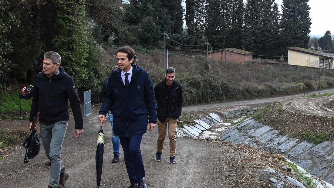 Un sopralluogo alla diga del lago di Sammontana oggetto di un’importante opera di miglioramento durata circa tre anni (Gasperini/fotocronache Germogli). ; concluso l’intervento si è proceduto al collaudo Un sopralluogo alla diga del lago di Sammontana oggetto di un’importante opera di miglioramento durata circa tre anni (Gasperini/fotocronache Germogli). ; concluso l’intervento si è proceduto al collaudo