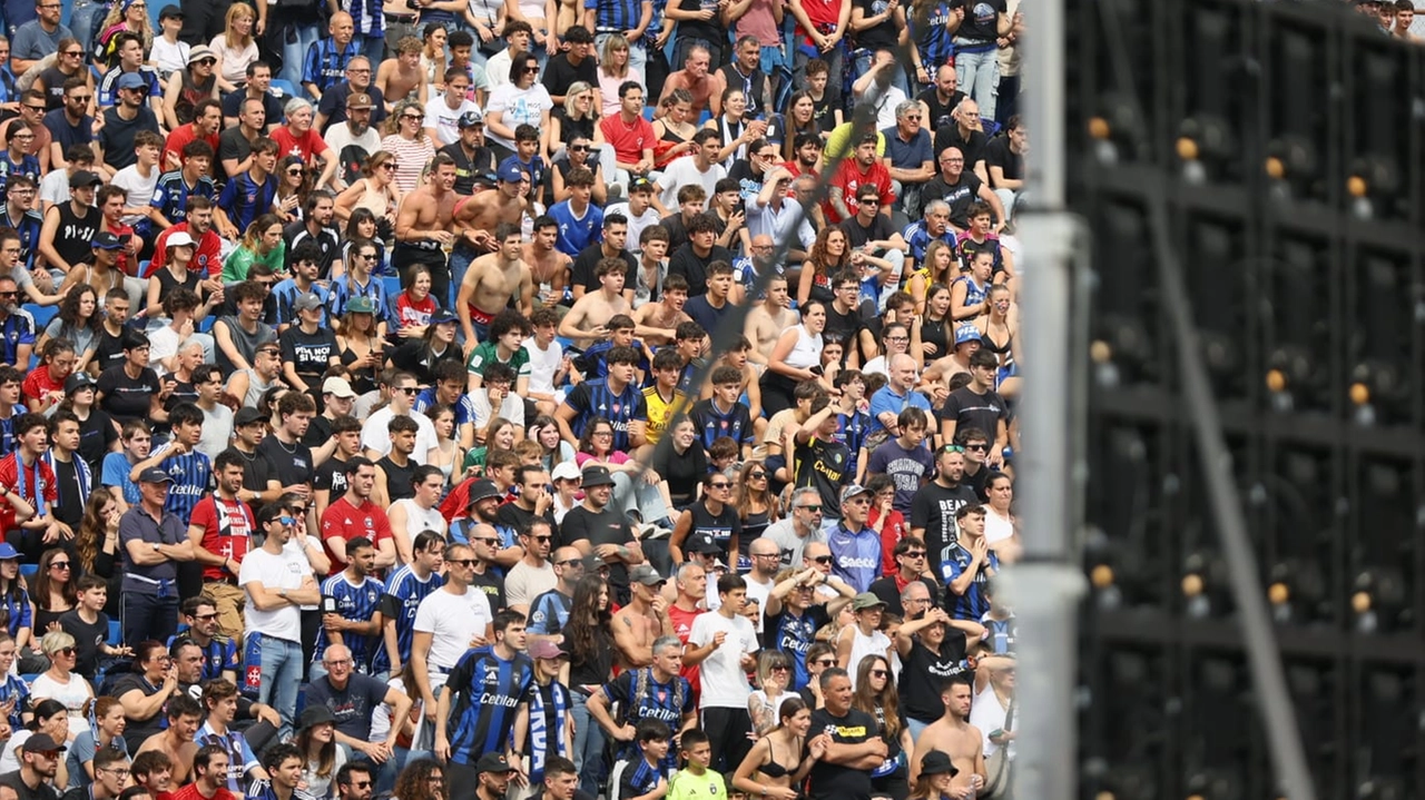 Tifosi al maxischermo (Del Punta per Valtriani) Tifosi al maxischermo (Del Punta per Valtriani)