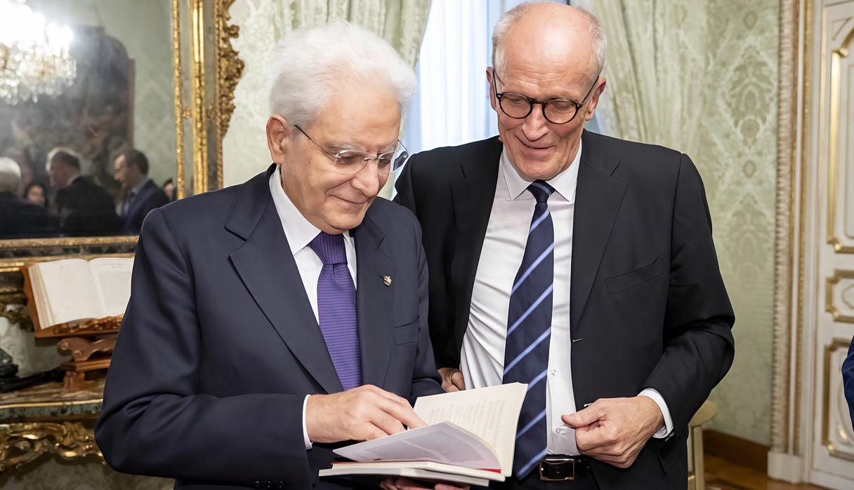 https://www.lanazione.it/image-service/view/acePublic/alias/contentid/NGM2ZTBjNWQtNDBmYy00/0/mattarella-tra-papa-e-rondine-prima-lincontro-in-vaticano-poi-in-elicottero-fino-al-borgo.jpeg