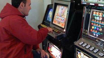 https://www.lanazione.it/image-service/view/acePublic/alias/contentid/NGM3ZTI2NGQtNzY0NC00/0/decine-di-milioni-in-fumo-lotta-al-gioco-dazzardo.jpeg?f=16:9&w=1200&h=630