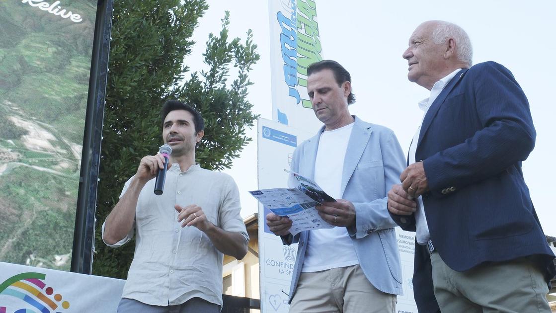 Giro della Lunigiana, il via dalla Lanterna Giro della Lunigiana, il via dalla Lanterna