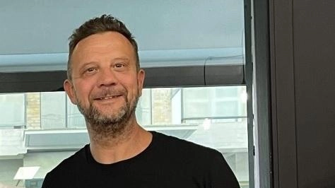 Andrea Cardinali non ha esitato a gettarsi in acqua e poi ad eseguire le manovre col defibrillatore...