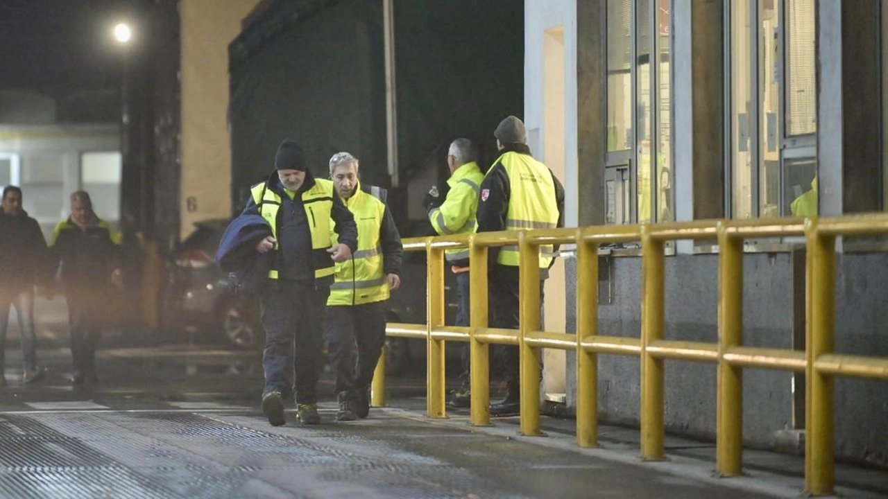 Marian Tepa, 52 anni, autotrasportatore di origini albanesi, sarebbe l’assassino di Artan ’Tony’ Kaja. Stamani l’interrogatorio di garanzia in carcere: dopo l’ammissione, si è chiuso in uno stato di choc. Marian Tepa, 52 anni, autotrasportatore di origini albanesi, sarebbe l’assassino di Artan ’Tony’ Kaja. Stamani l’interrogatorio di garanzia in carcere: dopo l’ammissione, si è chiuso in uno stato di choc.