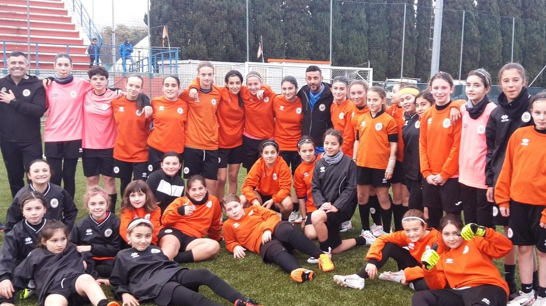 Il gruppo del settore femminile del Colli Il gruppo del settore femminile del Colli
