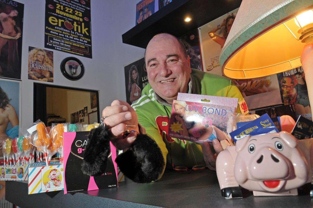 Muore davanti alla carrozzeria, l’addio a Cinefra di Magic Moments